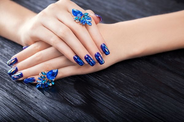 shattered glass blue manicure